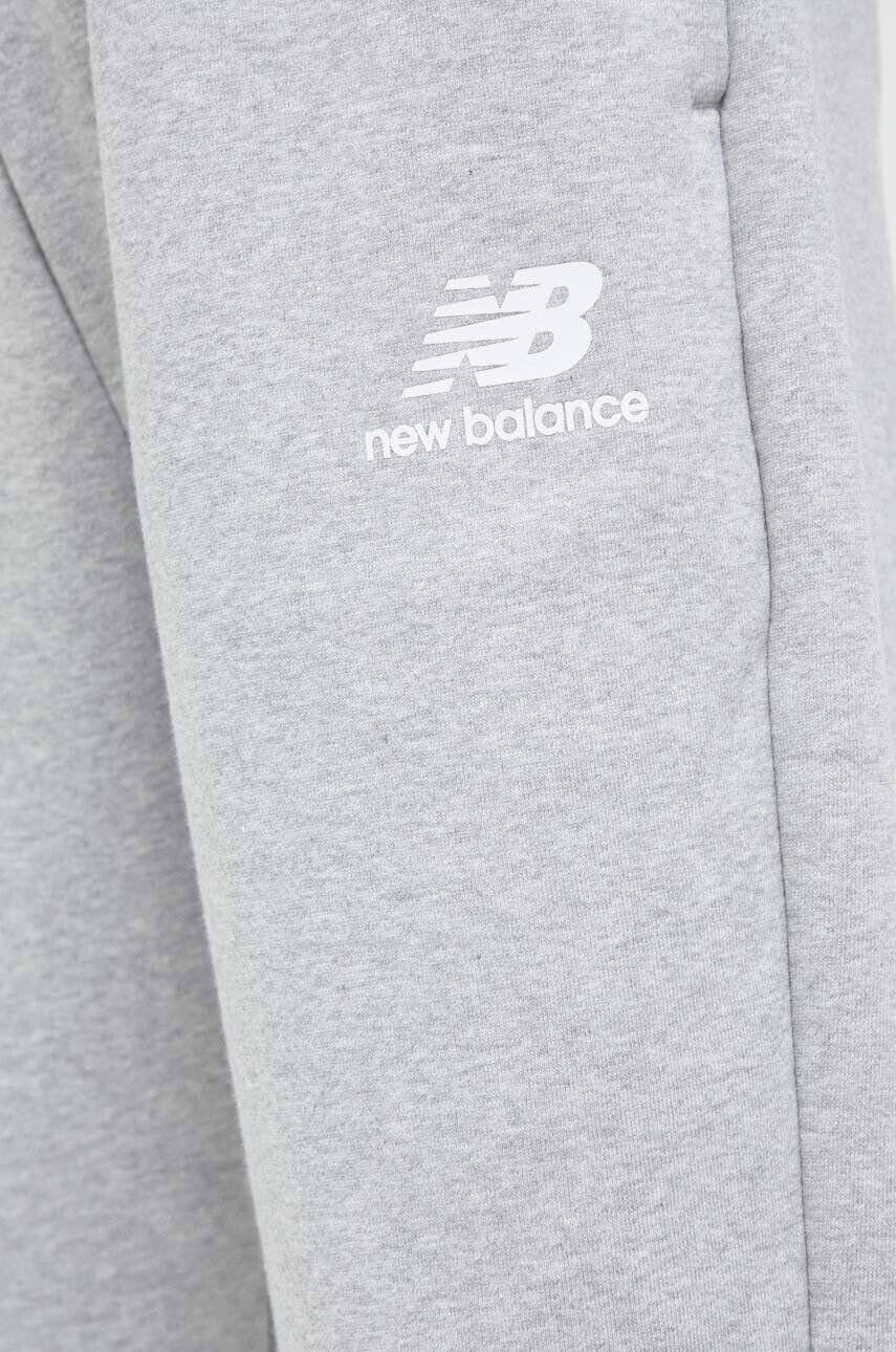 New Balance Tepláky šedá farba jednofarebné - Pepit.sk