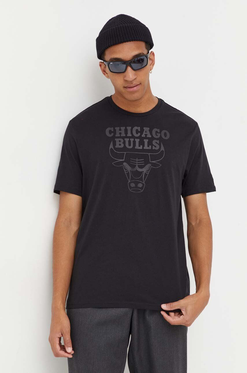 New Era Bavlnené tričko čierna farba s potlačou CHICAGO BULLS - Pepit.sk