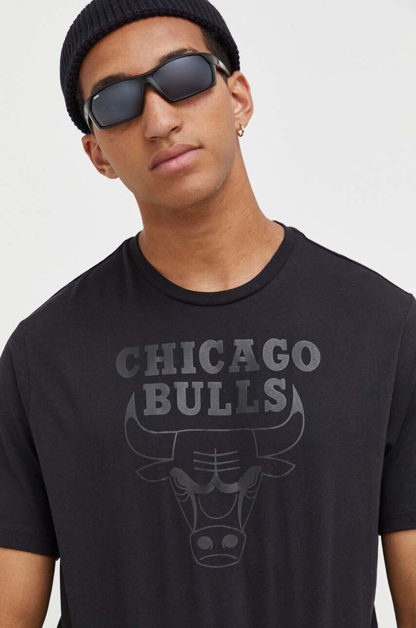 New Era Bavlnené tričko čierna farba s potlačou CHICAGO BULLS - Pepit.sk