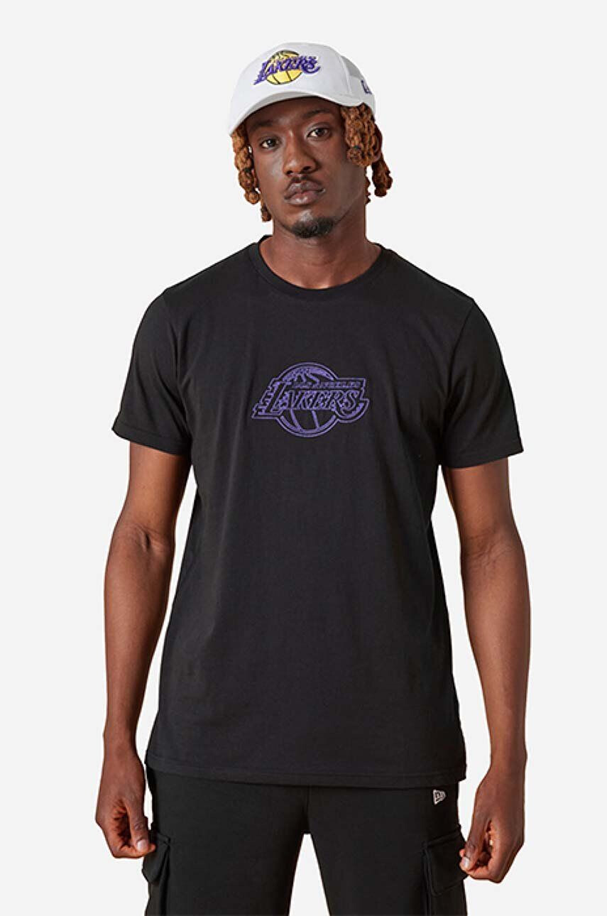 New Era Bavlnené tričko NBA Chain Stitch Lakers 13083914-black čierna farba s potlačou - Pepit.sk