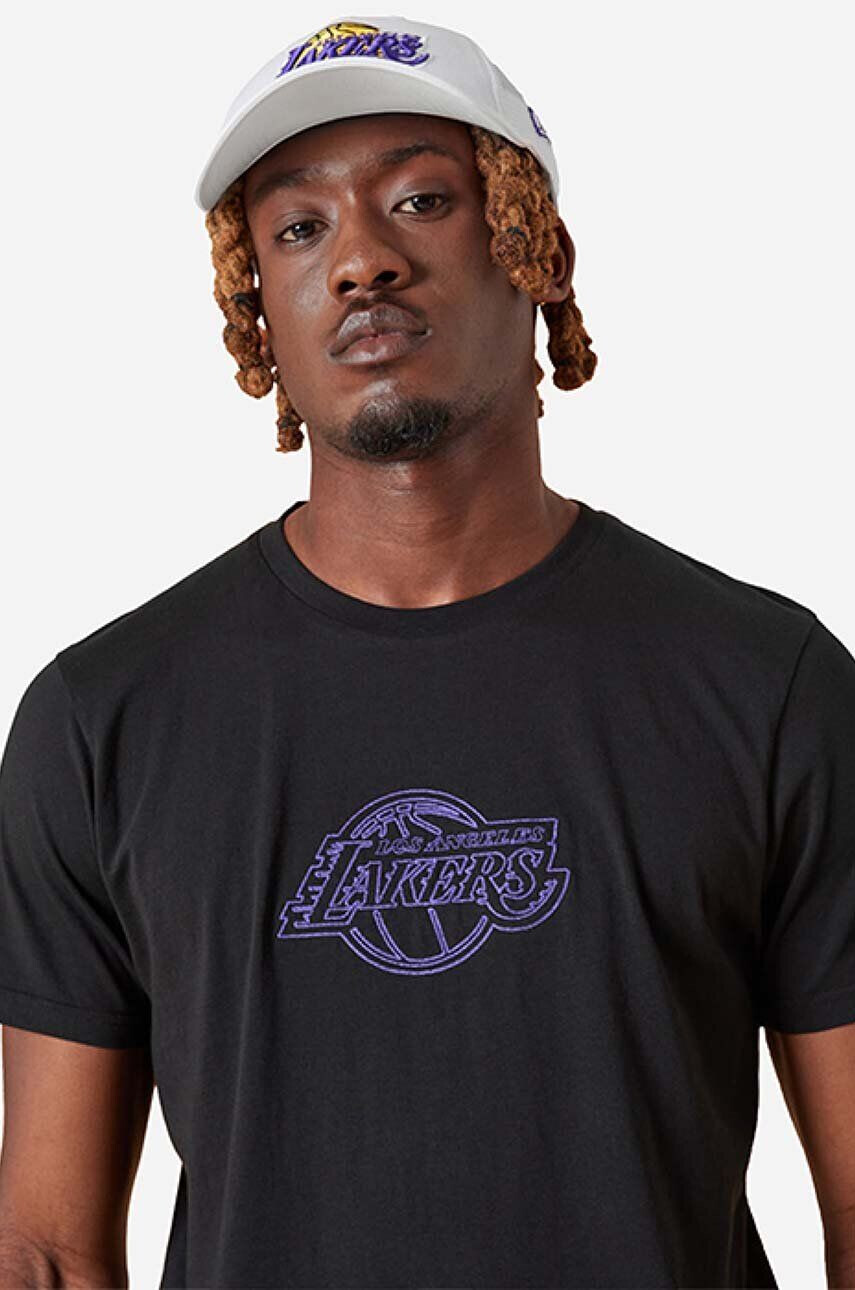 New Era Bavlnené tričko NBA Chain Stitch Lakers 13083914-black čierna farba s potlačou - Pepit.sk