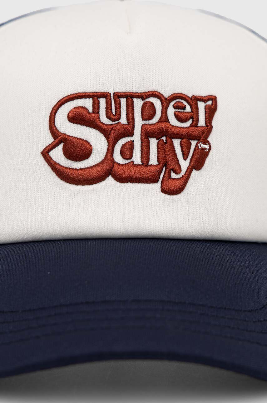 Superdry Šiltovka biela farba s nášivkou - Pepit.sk