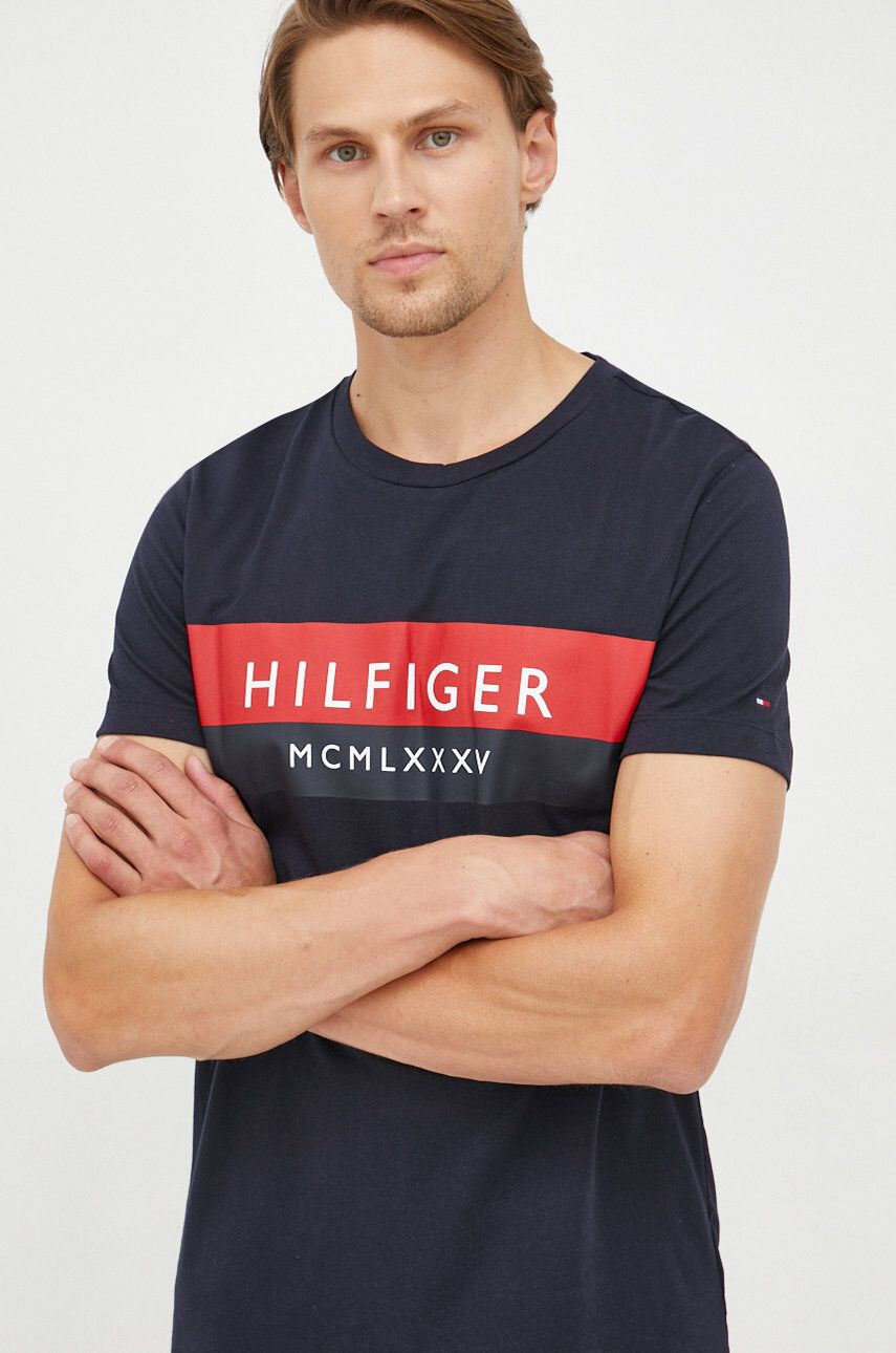 Tommy Hilfiger Bavlnené tričko tmavomodrá farba s potlačou - Pepit.sk