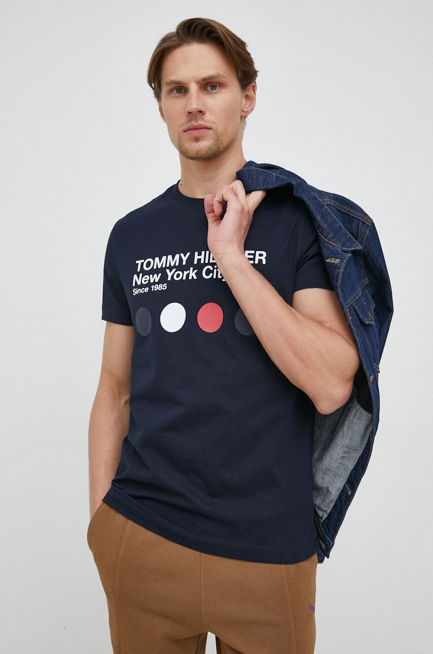 Tommy Hilfiger Bavlnené tričko tmavomodrá farba s potlačou - Pepit.sk