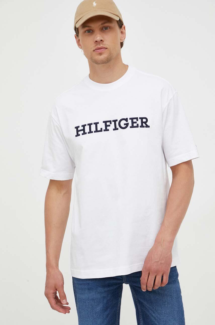 Tommy Hilfiger Bavlnené tričko biela farba s nášivkou - Pepit.sk