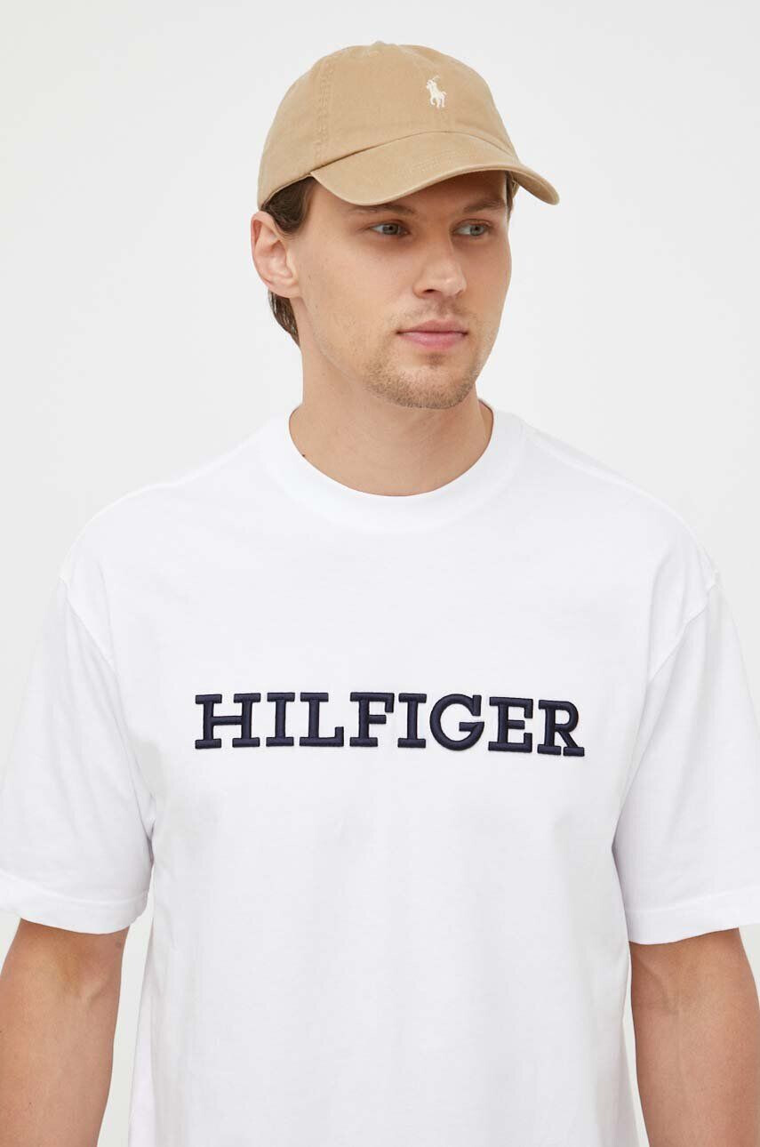 Tommy Hilfiger Bavlnené tričko biela farba s nášivkou - Pepit.sk