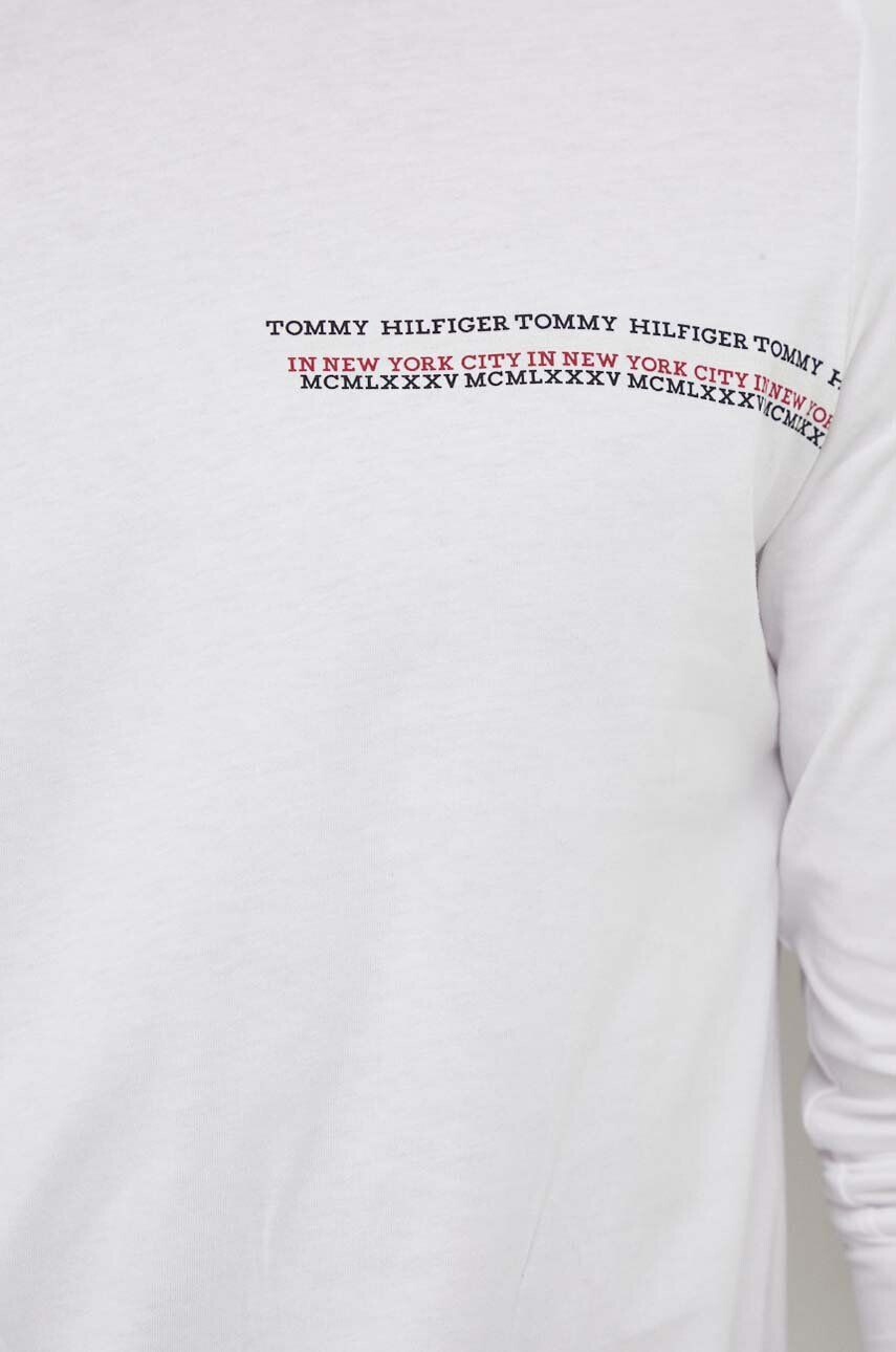 Tommy Hilfiger Bavlnené tričko s dlhým rukávom biela farba s potlačou - Pepit.sk