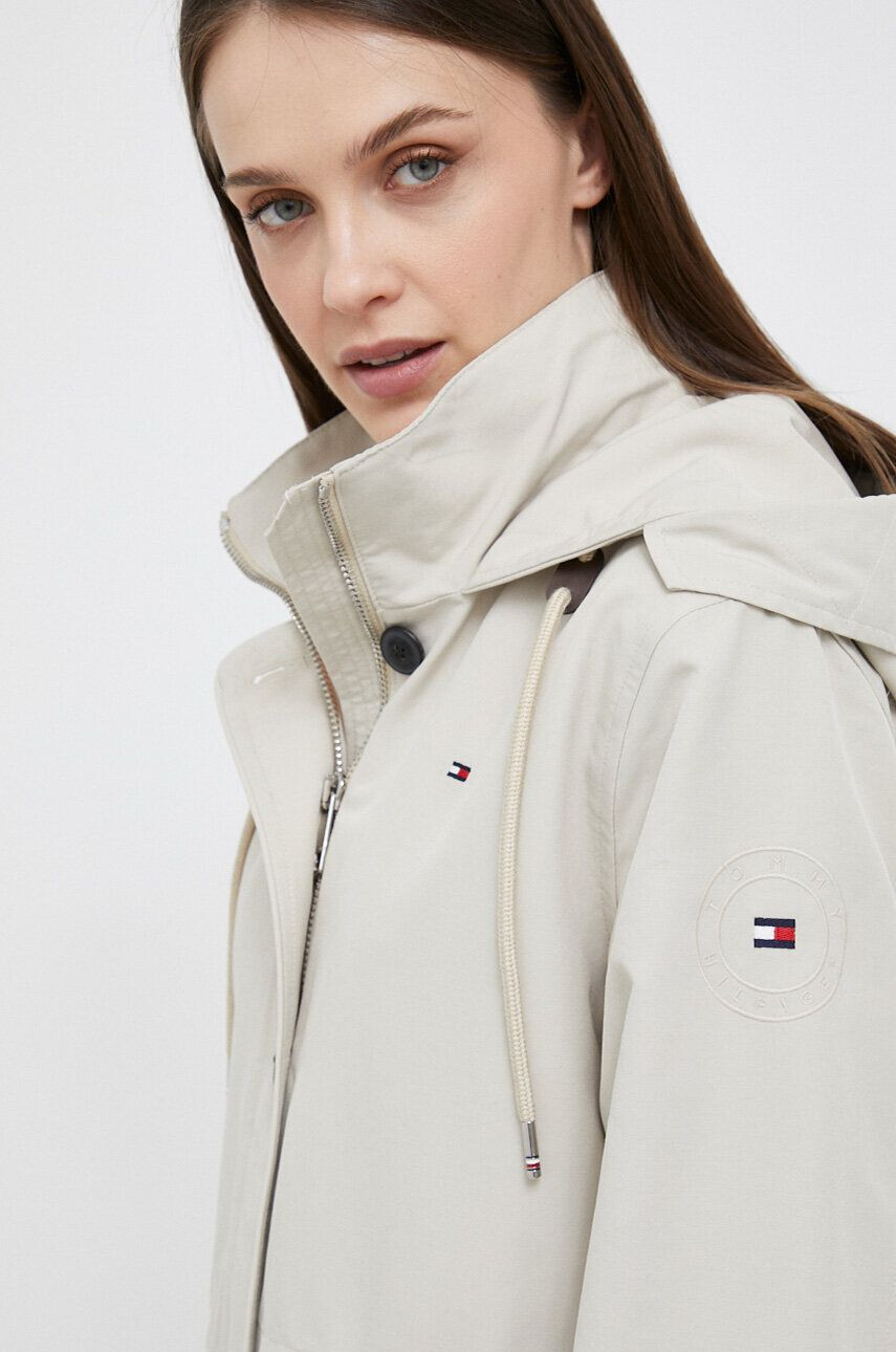 Tommy Hilfiger Bunda parka Dámska béžová farba prechodná - Pepit.sk