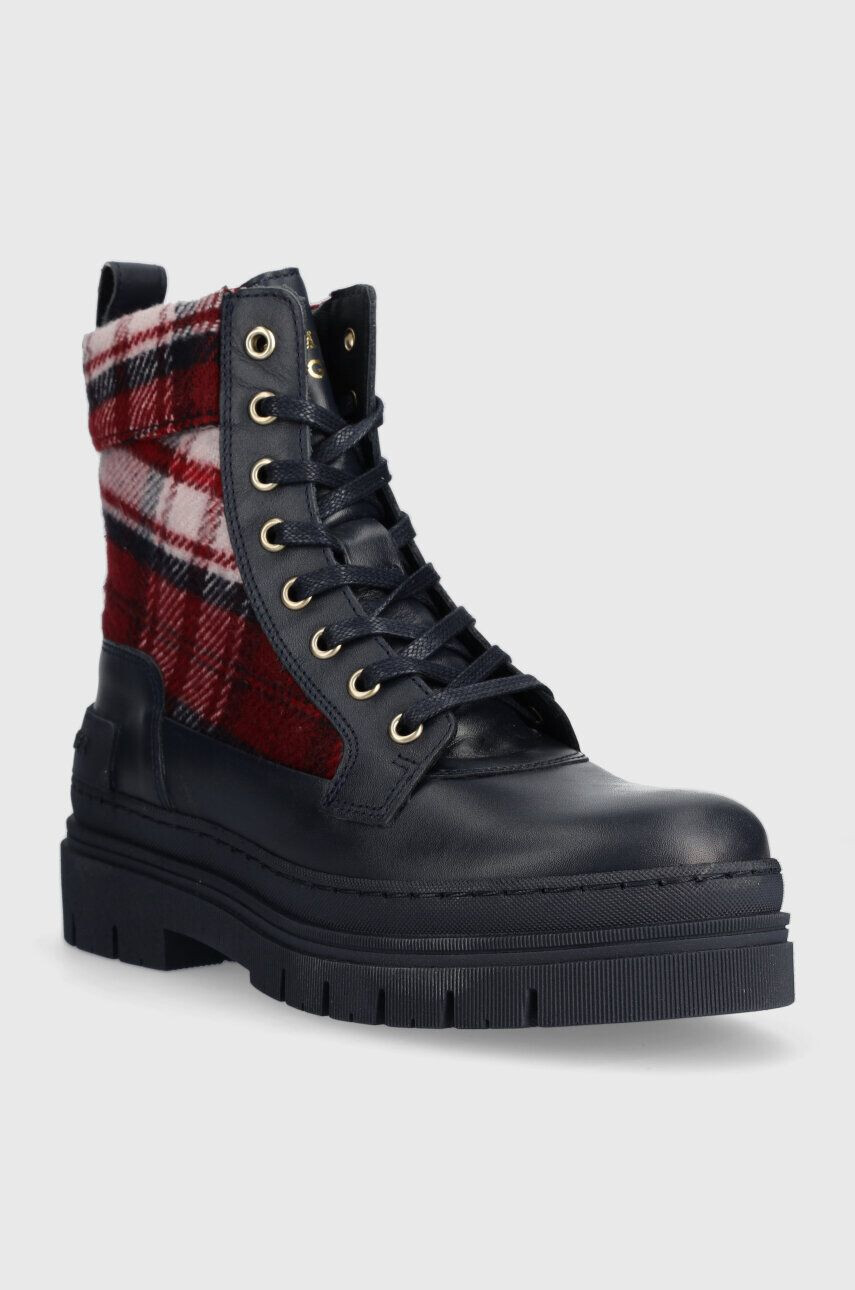 Tommy Hilfiger Členkové topánky FEMININE TARTAN LACE UP BOOTIE dámske tmavomodrá farba na plochom podpätku FW0FW07670 - Pepit.sk