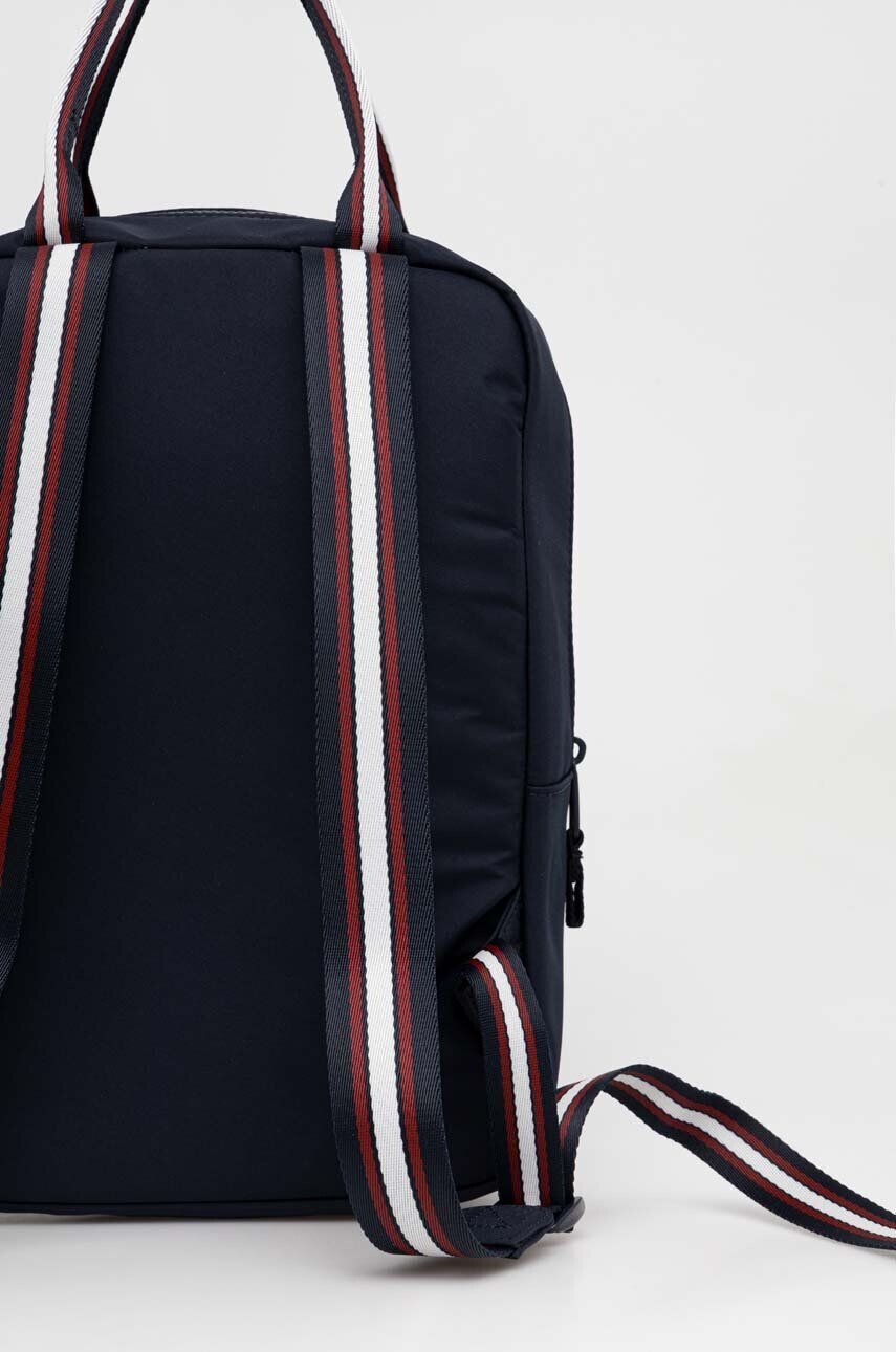 Tommy Hilfiger Detský ruksak tmavomodrá farba malý s potlačou - Pepit.sk