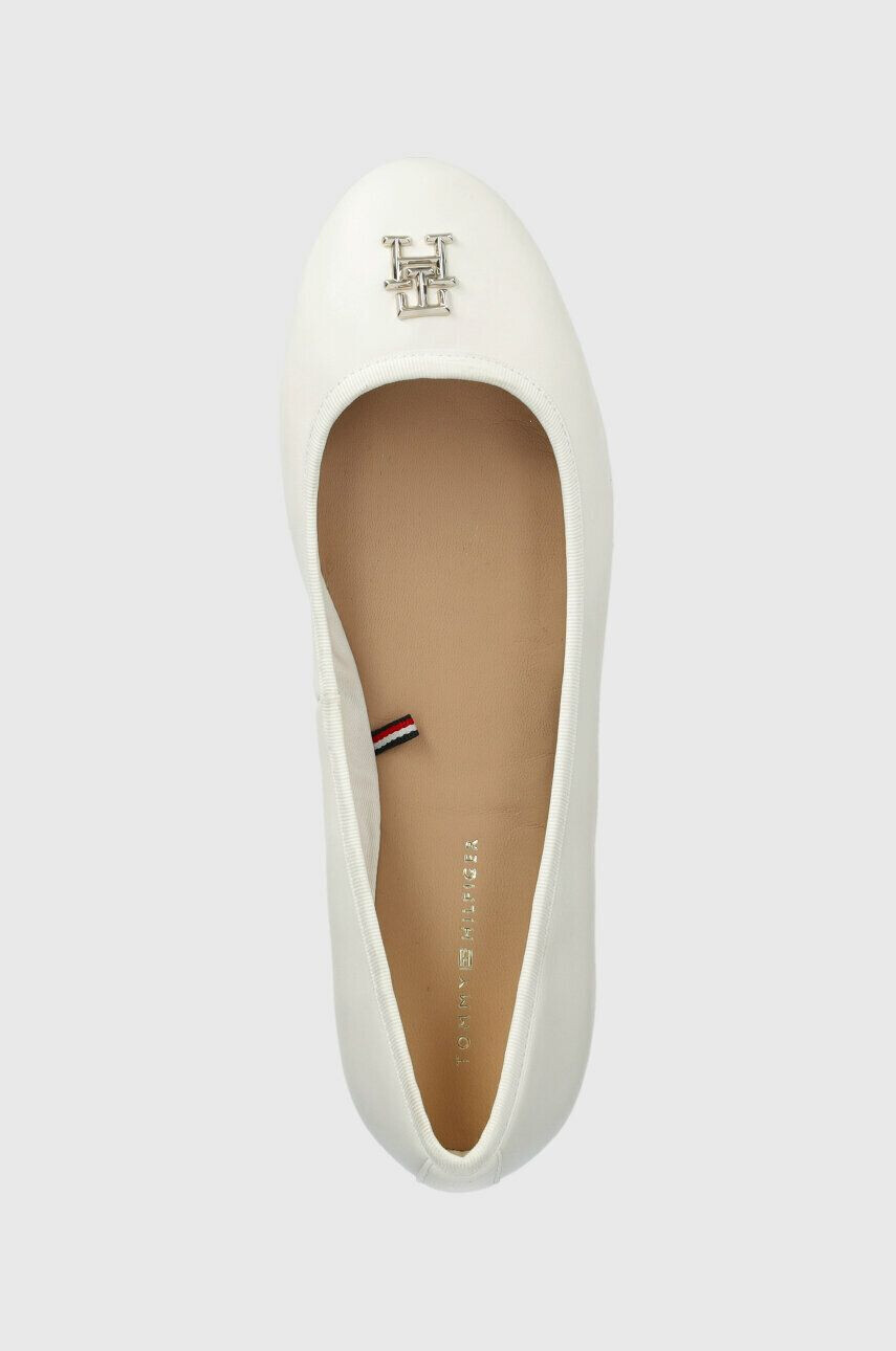 Tommy Hilfiger Kožené balerínky ROUND TH BALLERINA biela farba FW0FW07132 - Pepit.sk