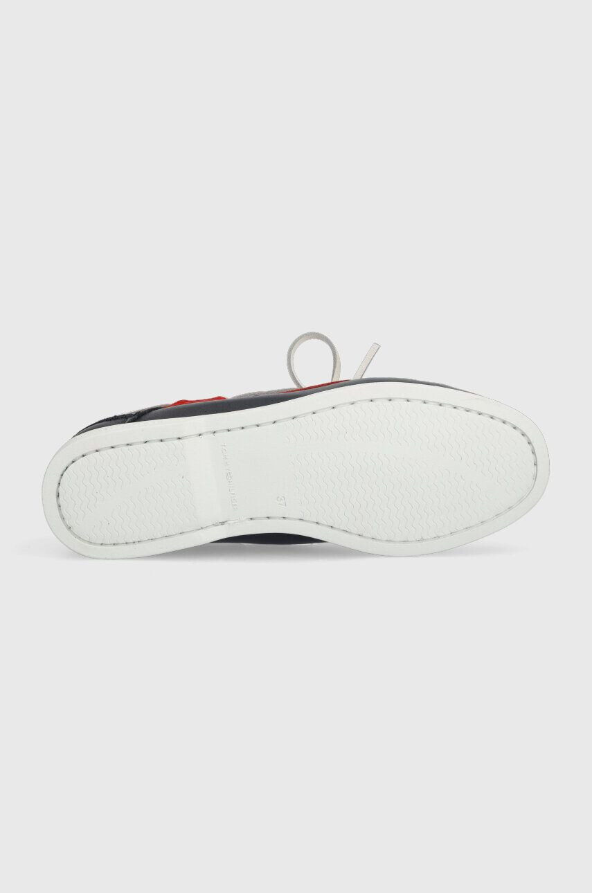 Tommy Hilfiger Kožené mokasíny TH BOAT SHOE RWB dámske červená farba na plochom podpätku FW0FW07169 - Pepit.sk