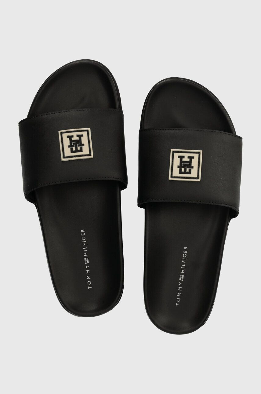 Tommy Hilfiger Kožené šľapky TH RUBBER PATCH LEATHER SANDAL pánske čierna farba FM0FM05031 - Pepit.sk