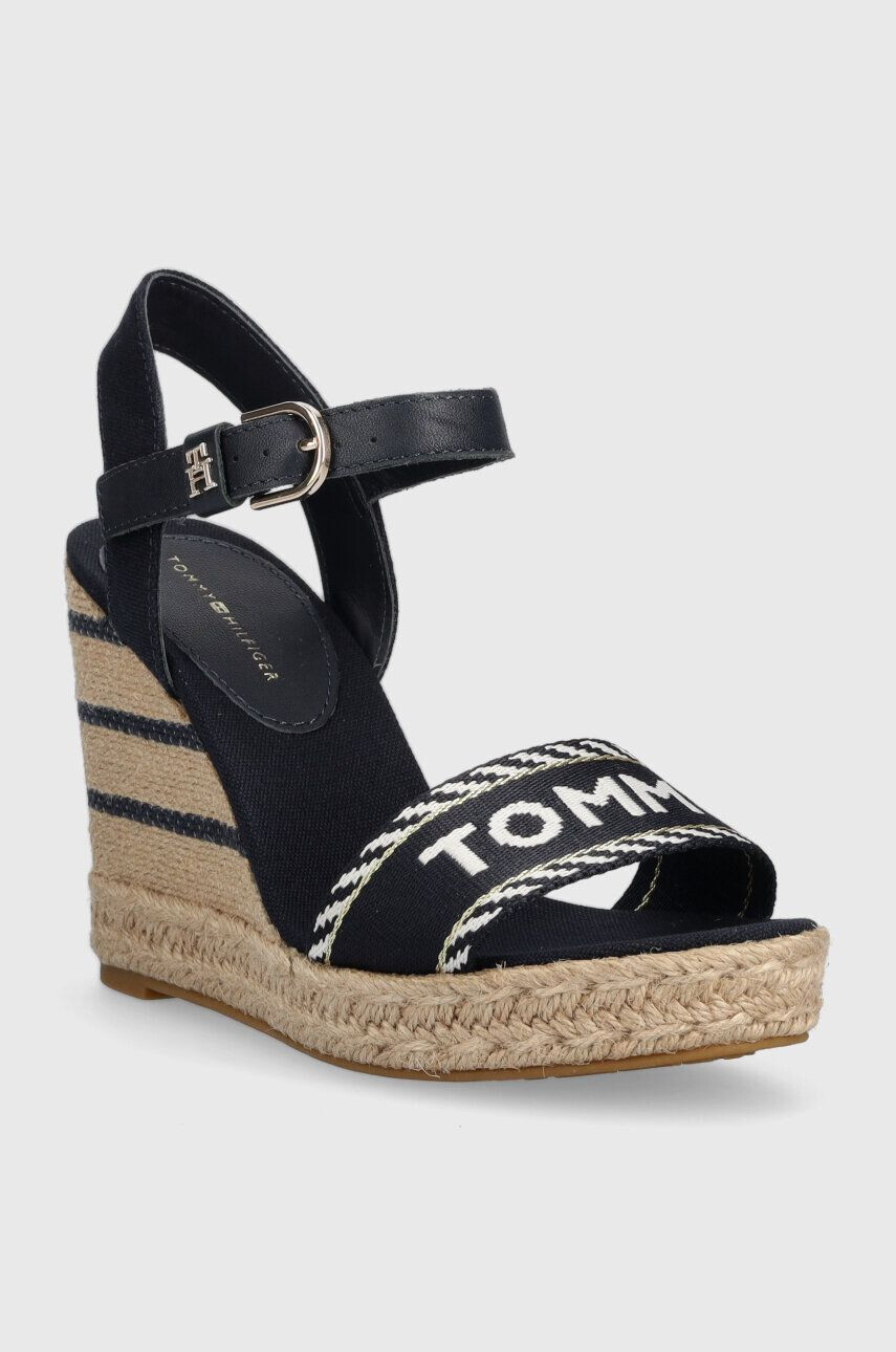 Tommy Hilfiger Sandále SEASONAL WEBBING WEDGE dámske tmavomodrá farba na platforme FW0FW07088 - Pepit.sk