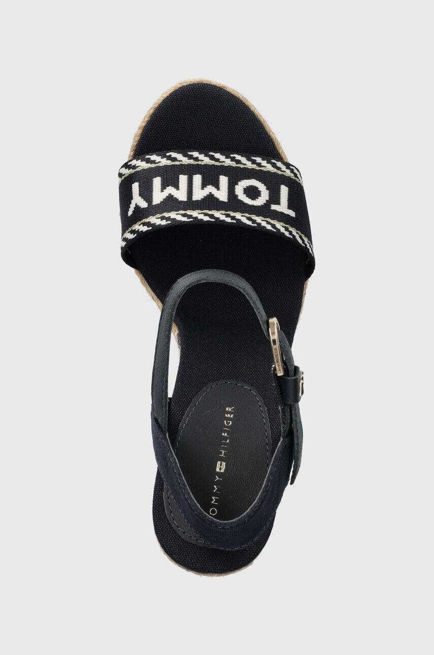 Tommy Hilfiger Sandále SEASONAL WEBBING WEDGE dámske tmavomodrá farba na platforme FW0FW07088 - Pepit.sk