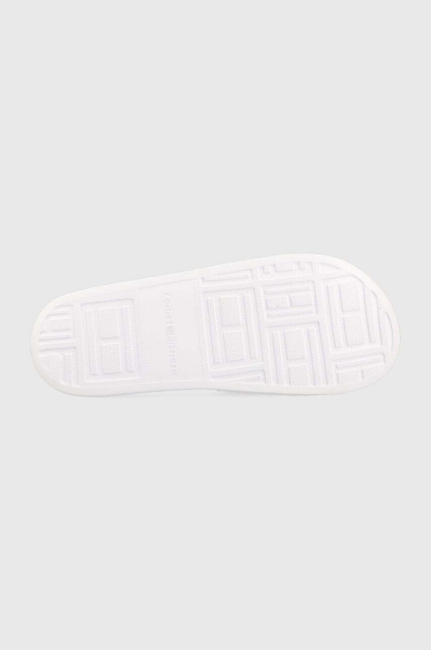 Tommy Hilfiger Šľapky RUBBER TH MONOGRAM POOL SLIDE pánske biela farba FM0FM04464 - Pepit.sk