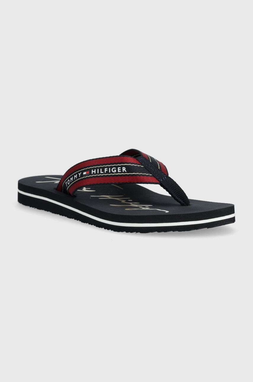 Tommy Hilfiger Žabky Gold Signature Beach Sandal Wmn dámske tmavomodrá farba na plochom podpätku - Pepit.sk