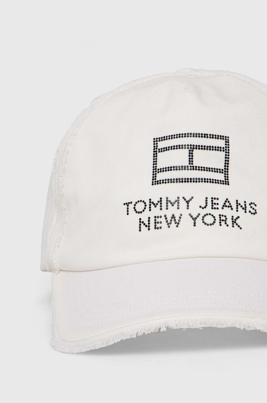 Tommy Jeans Bavlnená šiltovka biela farba s nášivkou - Pepit.sk