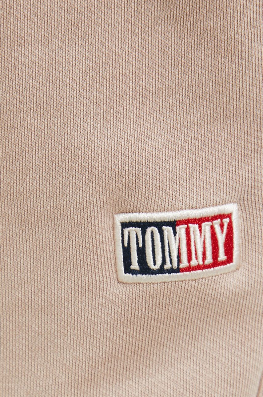 Tommy Jeans Bavlnené tepláky dámske hnedá farba s nášivkou - Pepit.sk