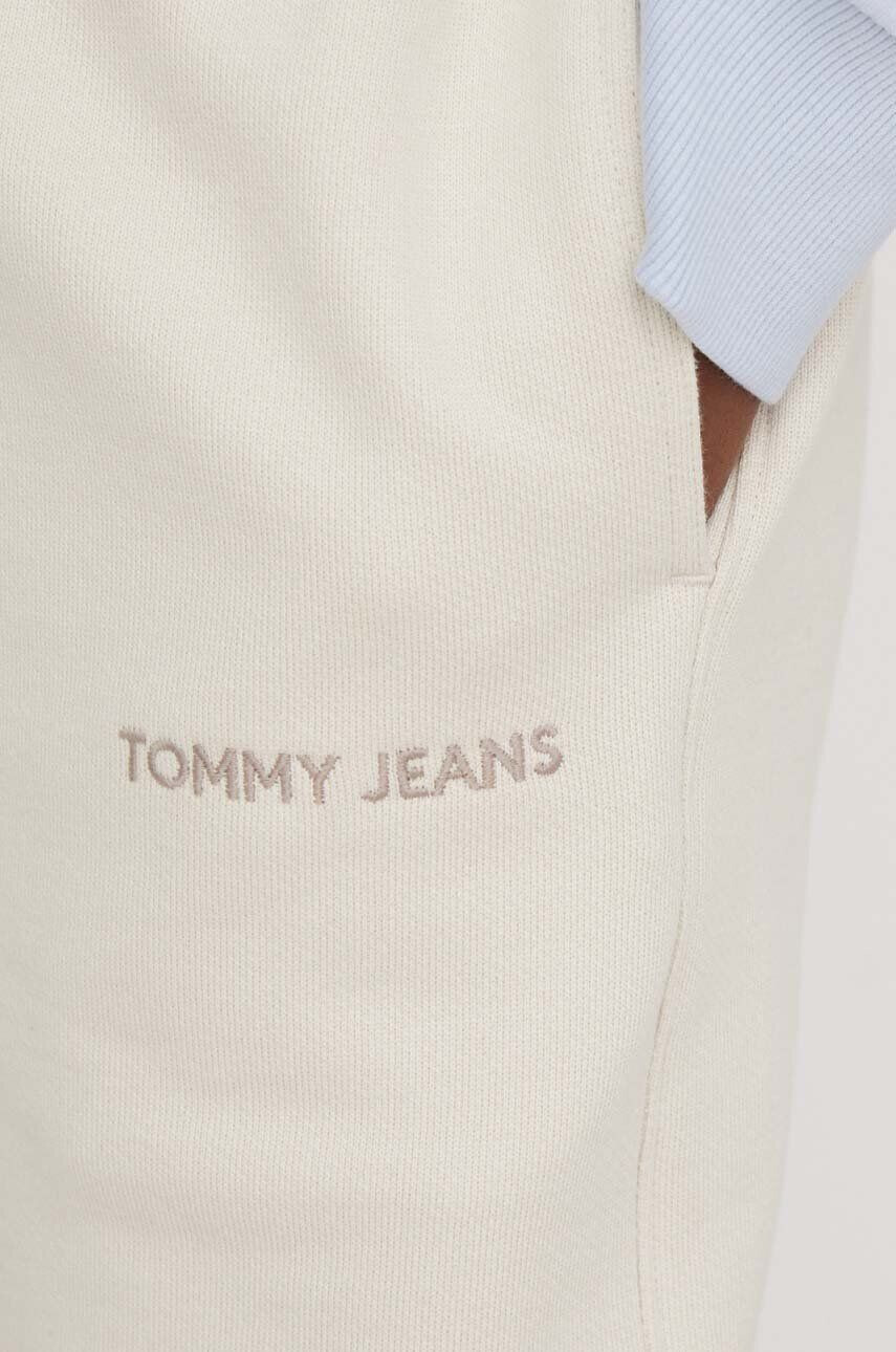 Tommy Jeans Bavlnené tepláky béžová farba s nášivkou - Pepit.sk