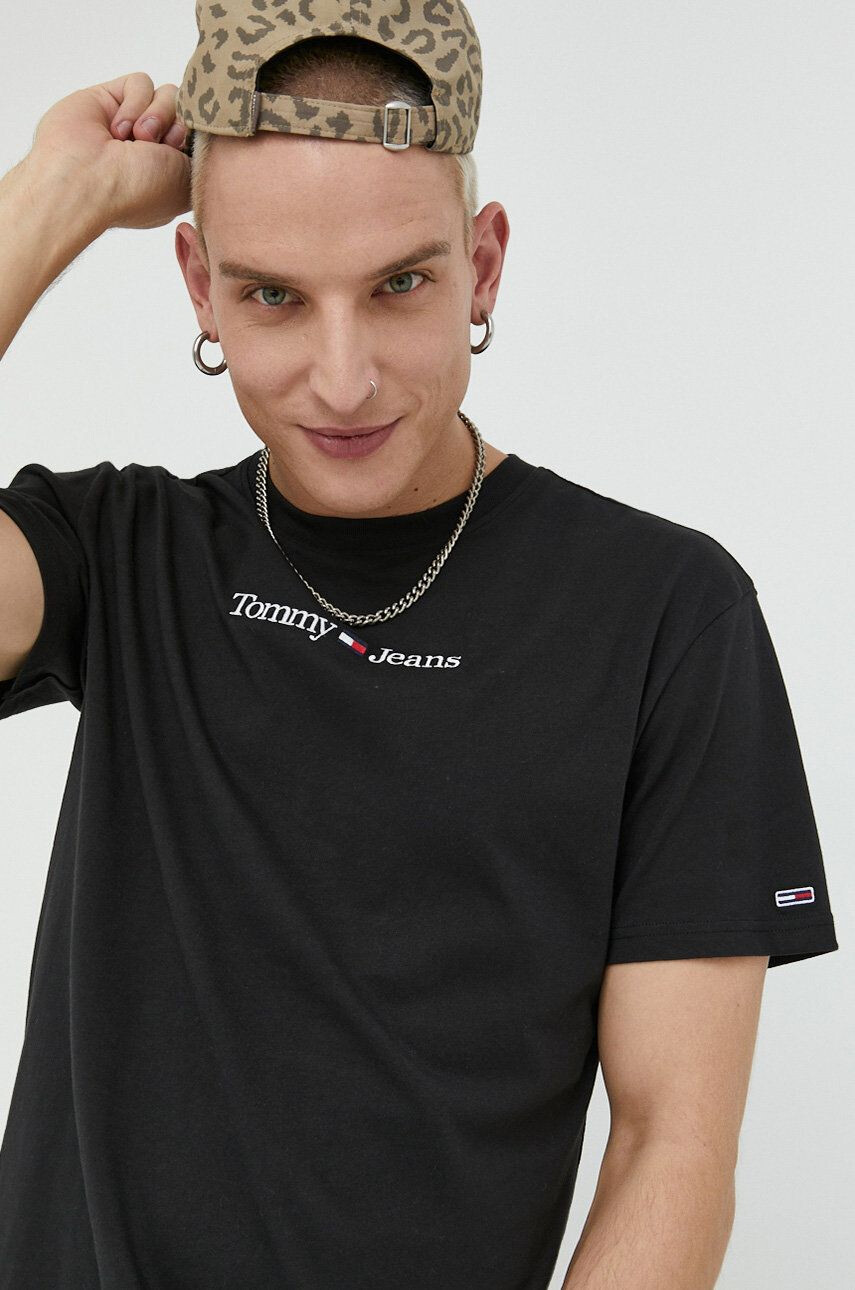 Tommy Jeans Bavlnené tričko čierna farba jednofarebné - Pepit.sk