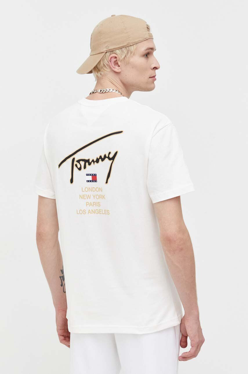 Tommy Jeans Bavlnené tričko pánsky biela farba s nášivkou - Pepit.sk