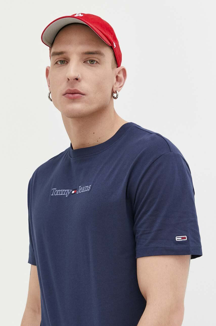 Tommy Jeans Bavlnené tričko pánsky biela farba s nášivkou - Pepit.sk