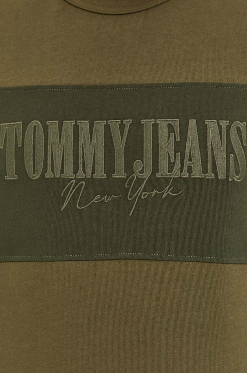 Tommy Jeans Bavlnené tričko zelená farba s nášivkou - Pepit.sk