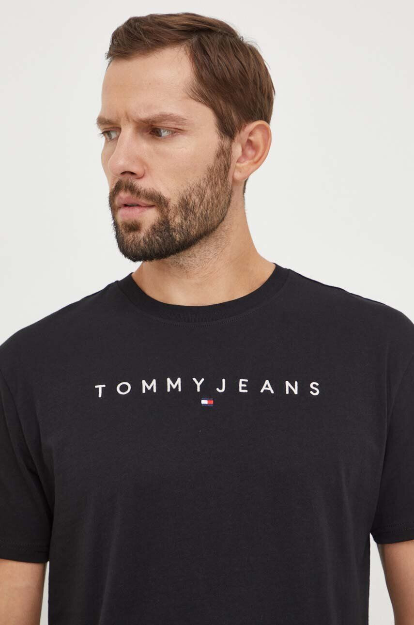 Tommy Jeans Bavlnené tričko pánsky čierna farba s nášivkou - Pepit.sk