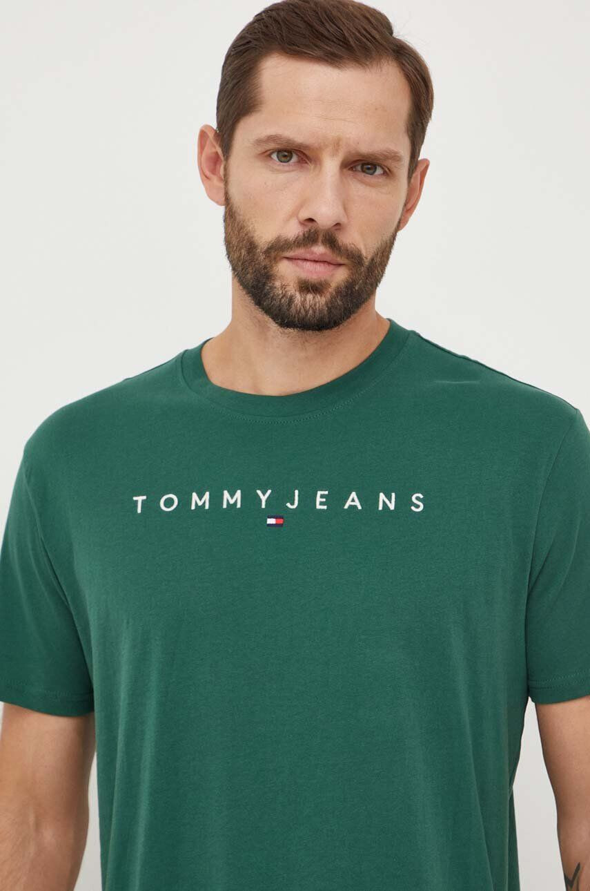 Tommy Jeans Bavlnené tričko pánsky zelená farba s nášivkou - Pepit.sk