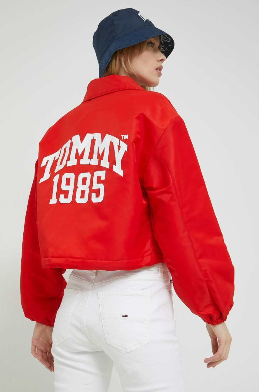 Tommy Jeans Bunda dámska červená farba prechodná - Pepit.sk