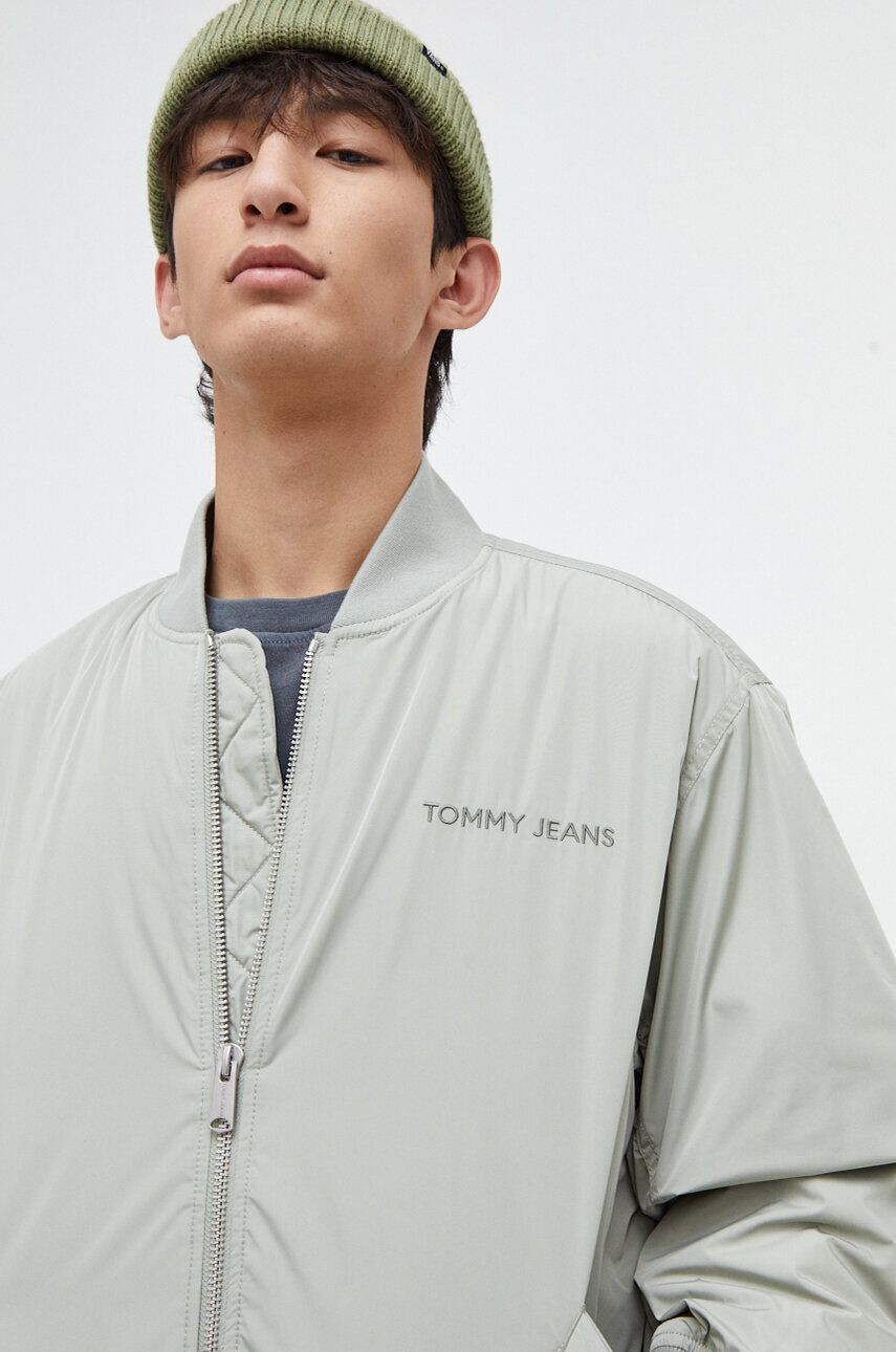 Tommy Jeans Bunda pánsky zelená farba prechodná - Pepit.sk