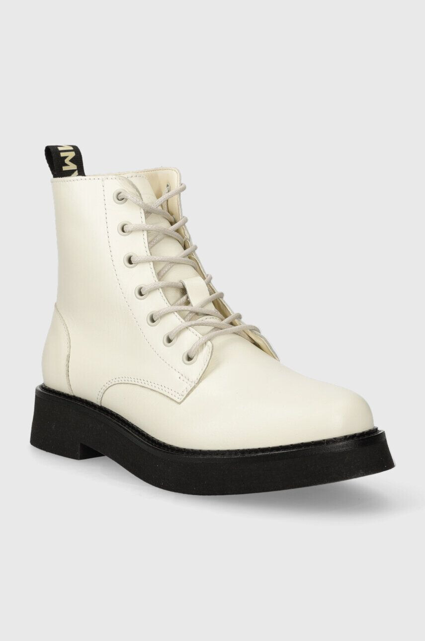 Tommy Jeans Kožené členkové topánky TJW LACE UP FLAT BOOT dámske biela farba na plochom podpätku EN0EN02310 - Pepit.sk