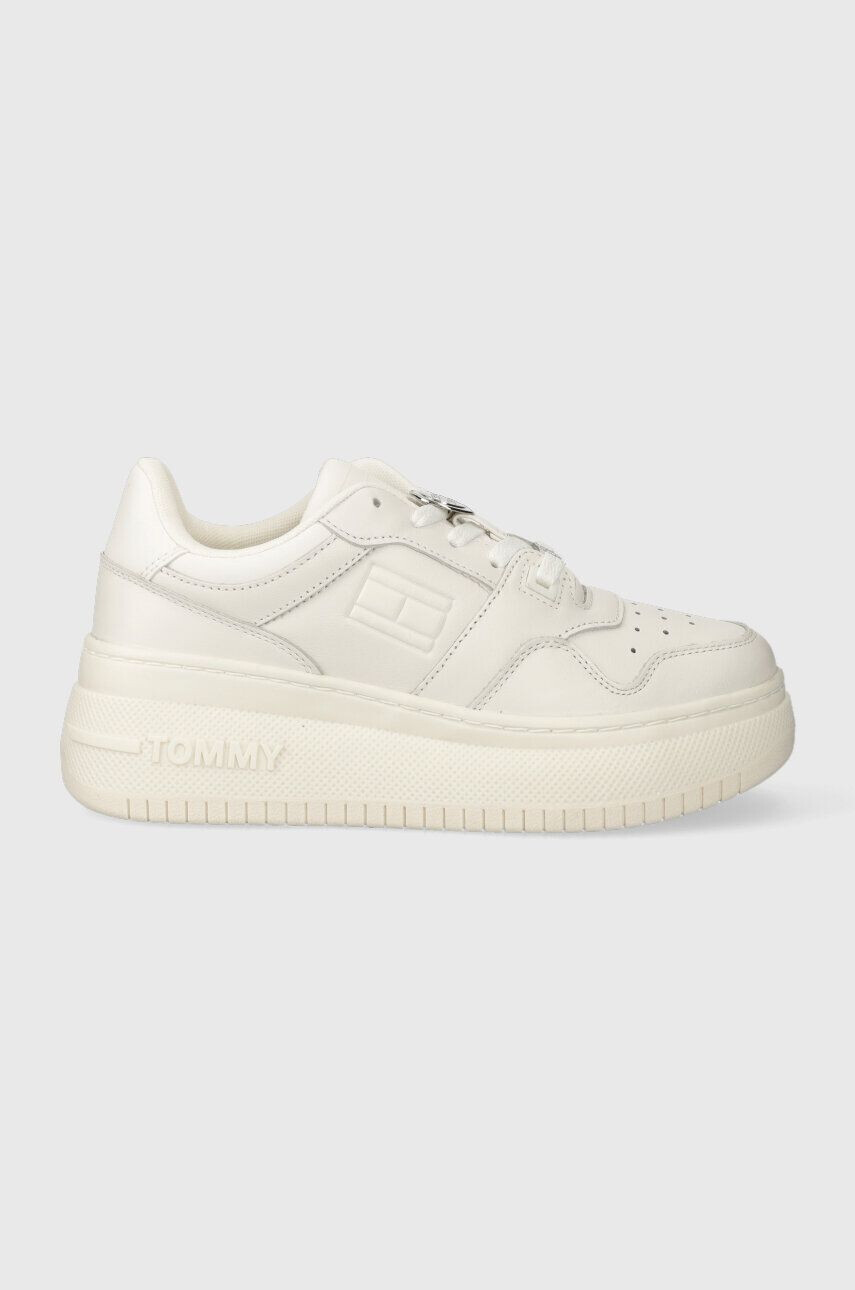 Tommy Jeans Kožené tenisky TJW RETRO BASKET FLATFORM CHARM biela farba EN0EN02245 - Pepit.sk