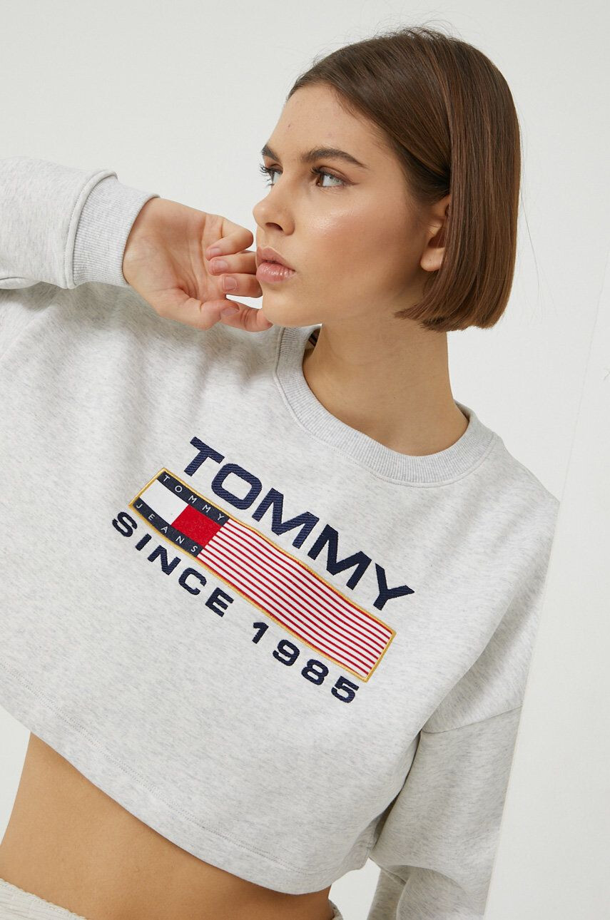 Tommy Jeans mikina dámska šedá farba s nášivkou - Pepit.sk