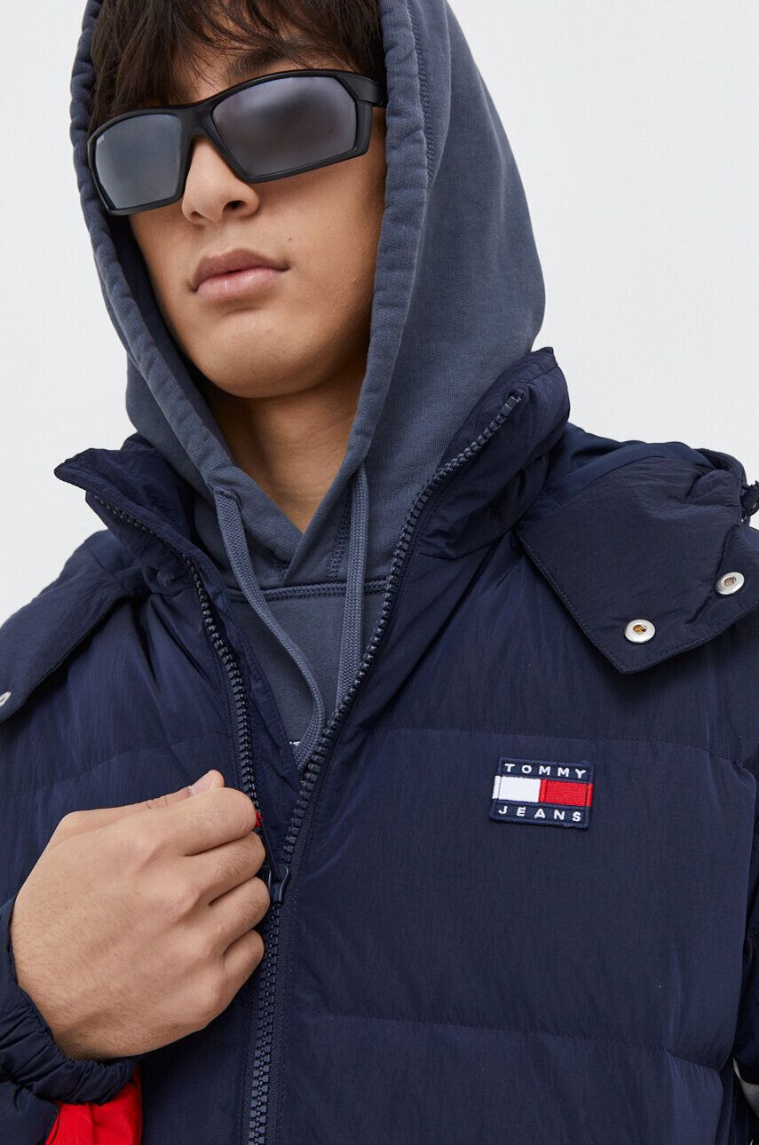 Tommy Jeans Páperová bunda pánska tmavomodrá farba zimná - Pepit.sk