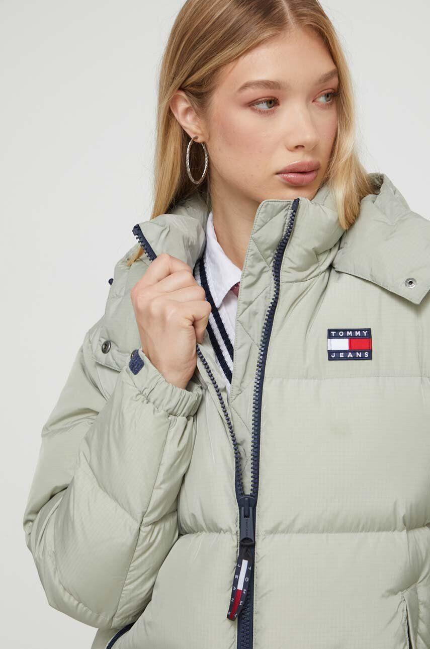 Tommy Jeans Páperová bunda dámska zelená farba zimná - Pepit.sk