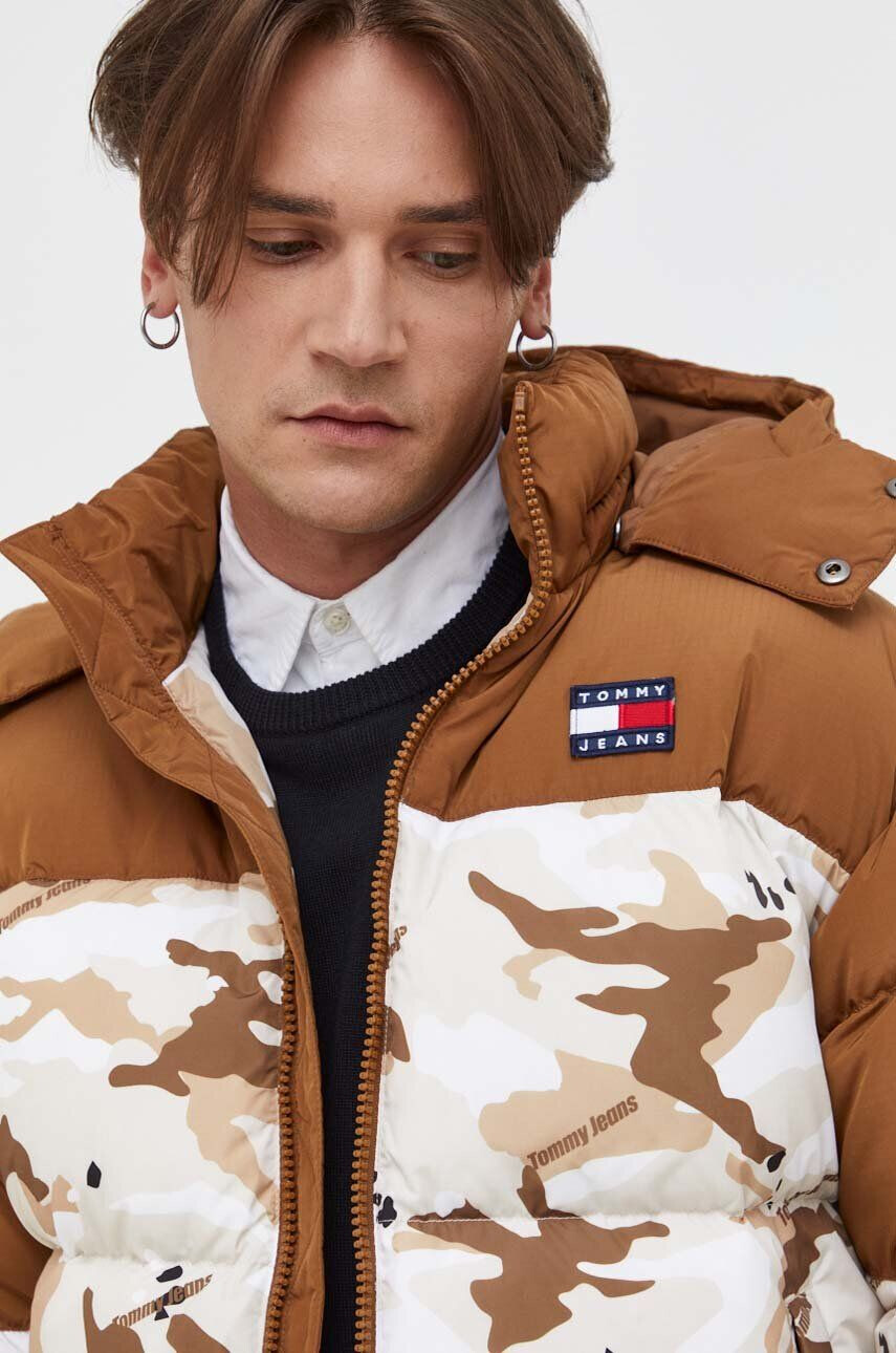 Tommy Jeans Páperová bunda pánska hnedá farba zimná - Pepit.sk