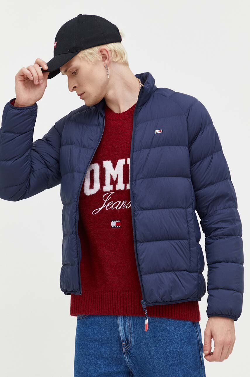 Tommy Jeans Páperová bunda pánska tmavomodrá farba zimná - Pepit.sk