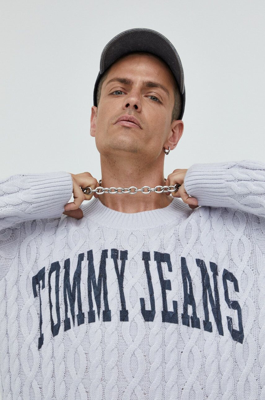 Tommy Jeans Sveter pánsky šedá farba - Pepit.sk