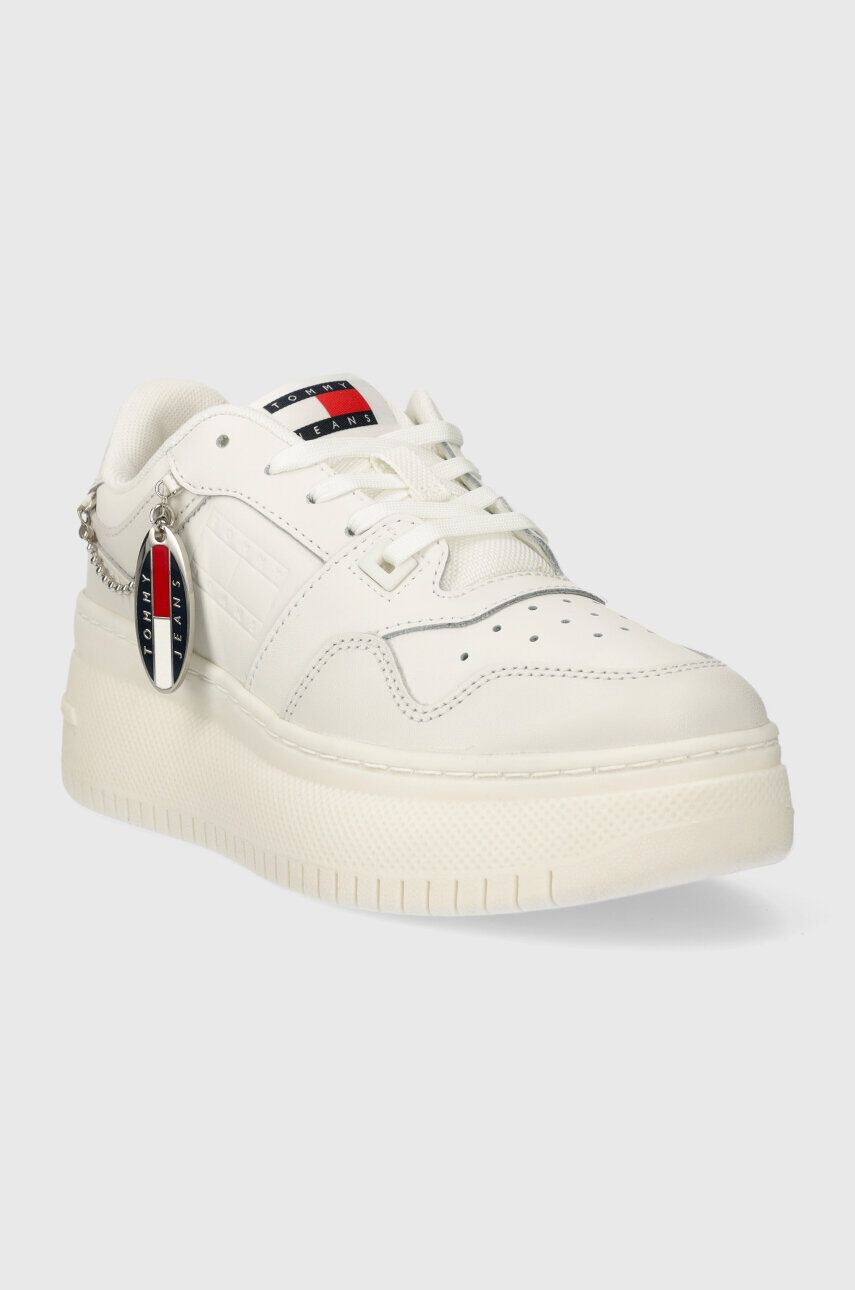 Tommy Jeans Tenisky TJW RETRO BASKET FLATFORM CHARM biela farba EN0EN02421 - Pepit.sk