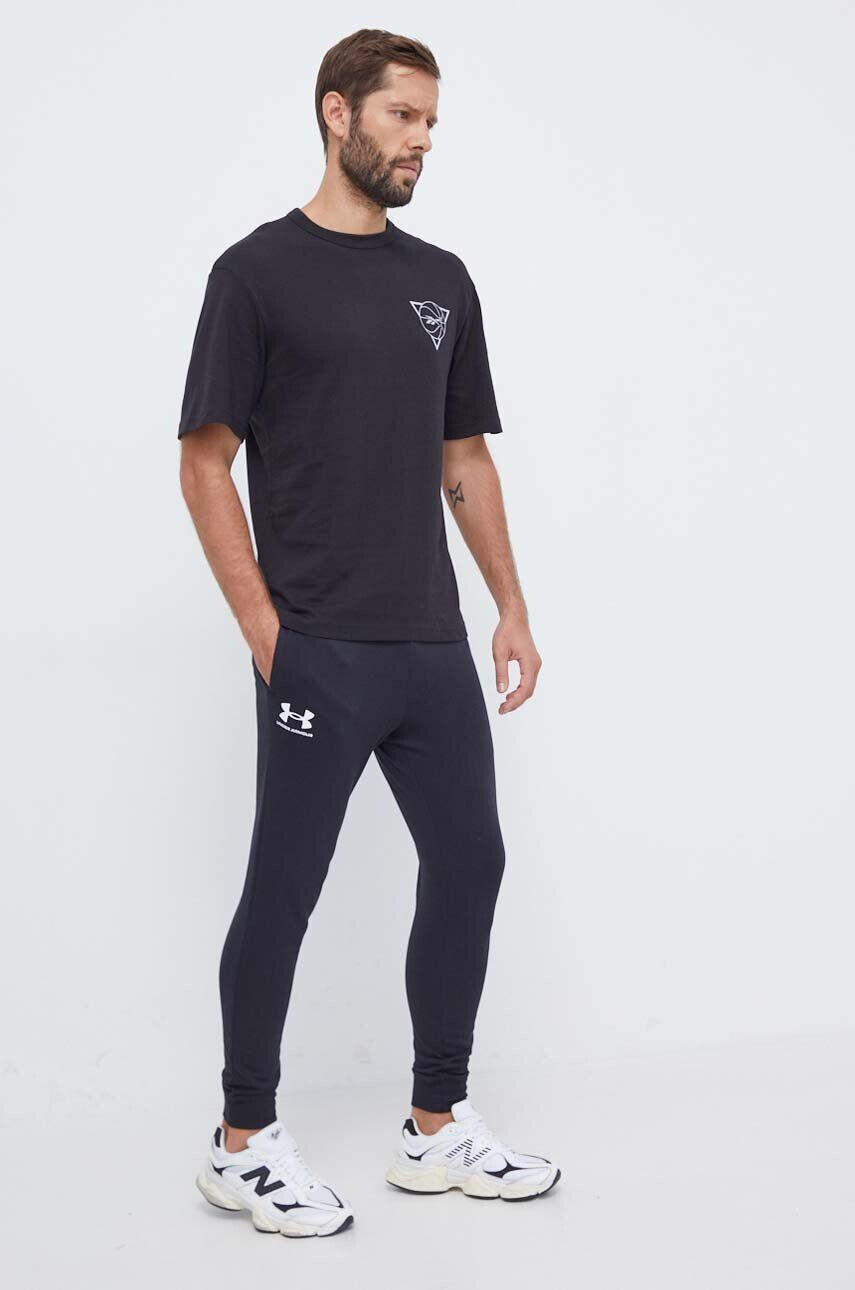 Under Armour Tepláky šedá farba jednofarebné - Pepit.sk