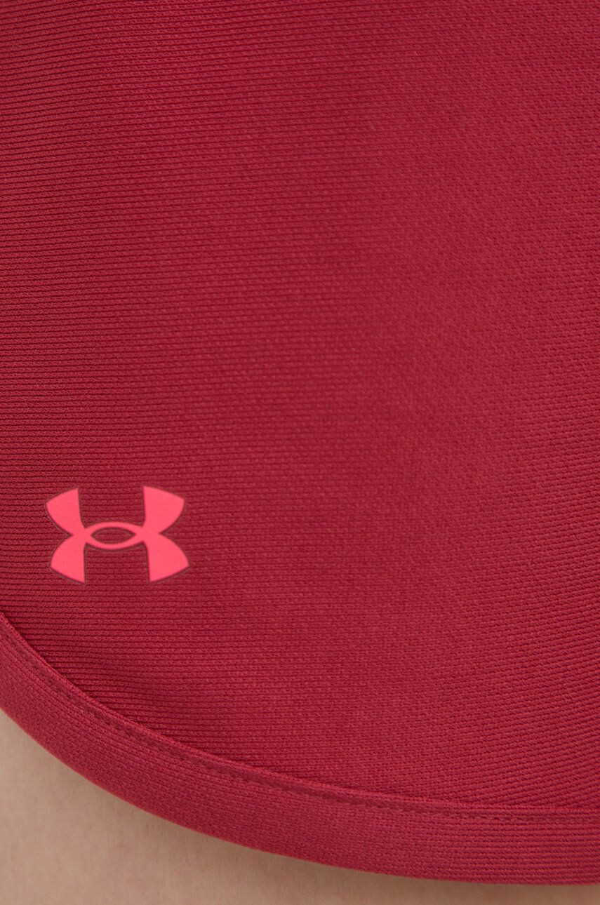 Under Armour Tréningové šortky Play Up 1355791 dámske bordová farba s potlačou stredne vysoký pás - Pepit.sk