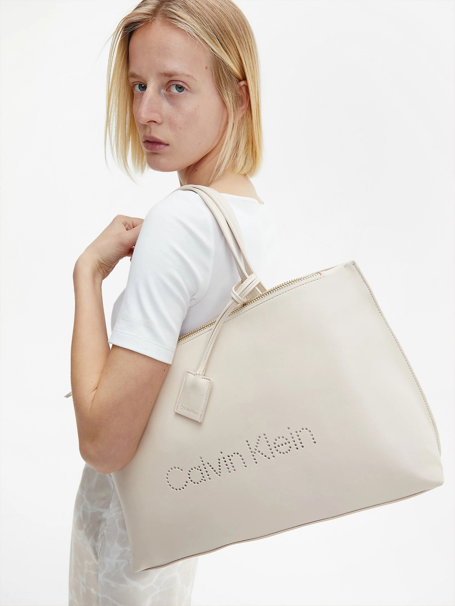 Calvin Klein Kabelka Biela - Pepit.sk