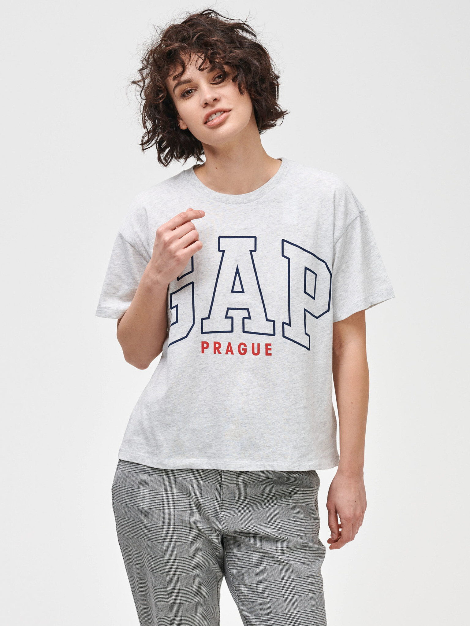 GAP Logo Prague Tričko Šedá - Pepit.sk