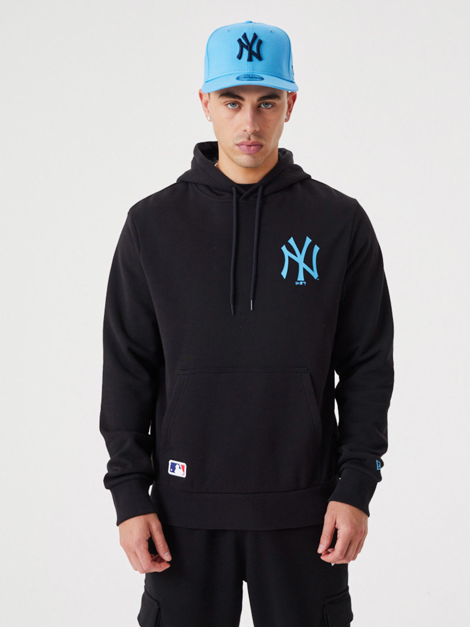 New Era New York Yankees MLB League Essential Mikina Čierna - Pepit.sk