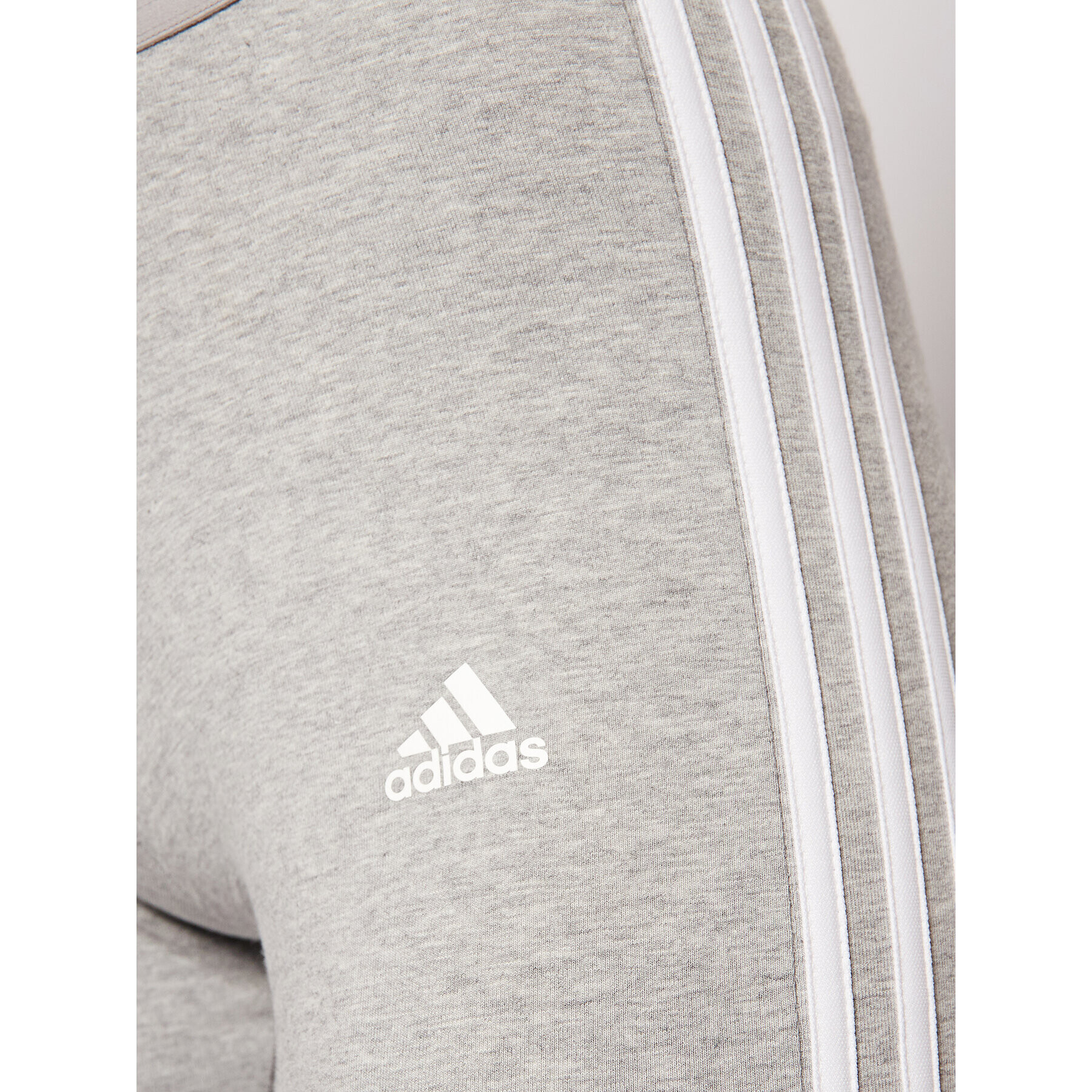 adidas Legíny Essentials 3-Stripes GV6017 Sivá Slim Fit - Pepit.sk