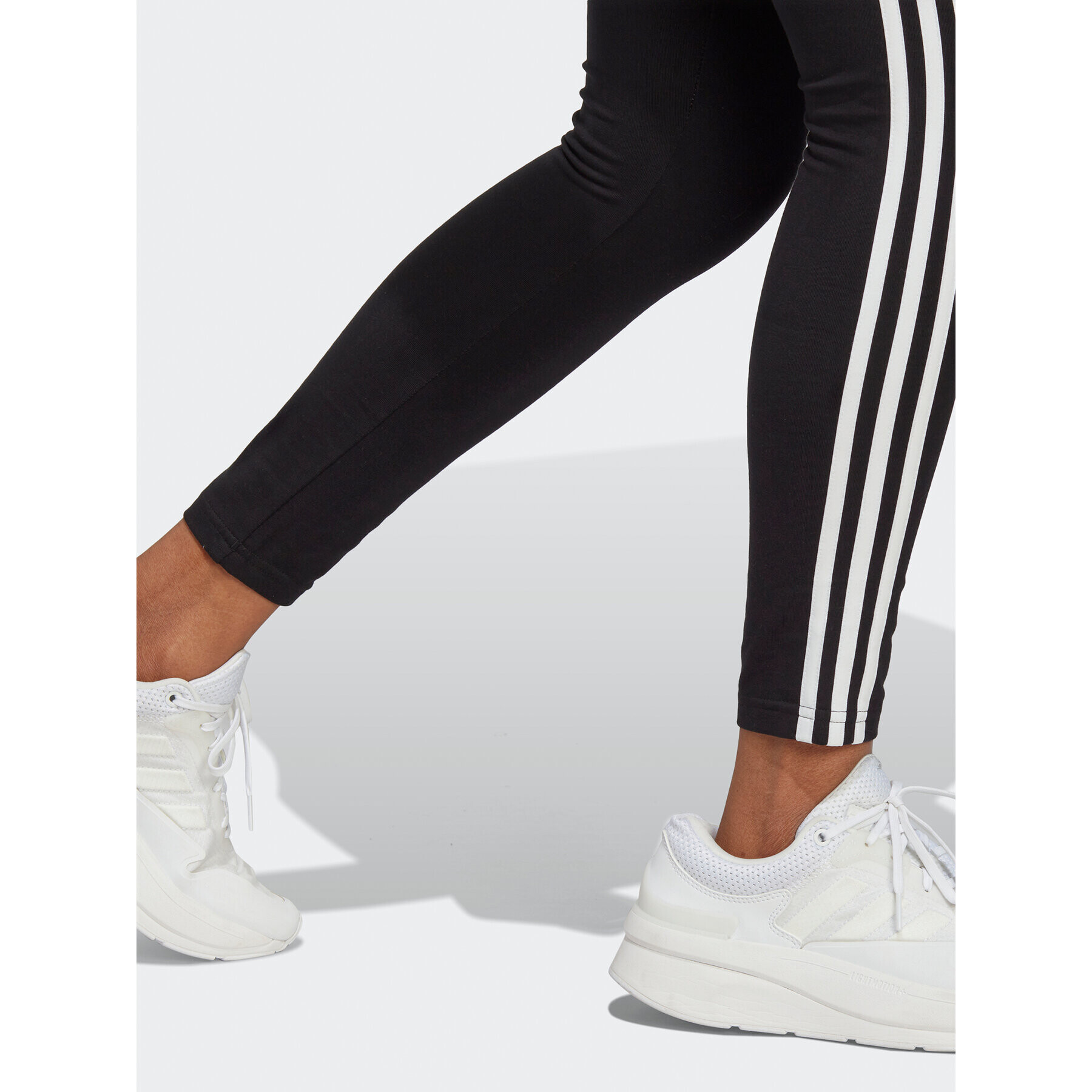 adidas Legíny Essentials 3-Stripes High-Waisted Single Jersey Leggings IC7151 Čierna - Pepit.sk