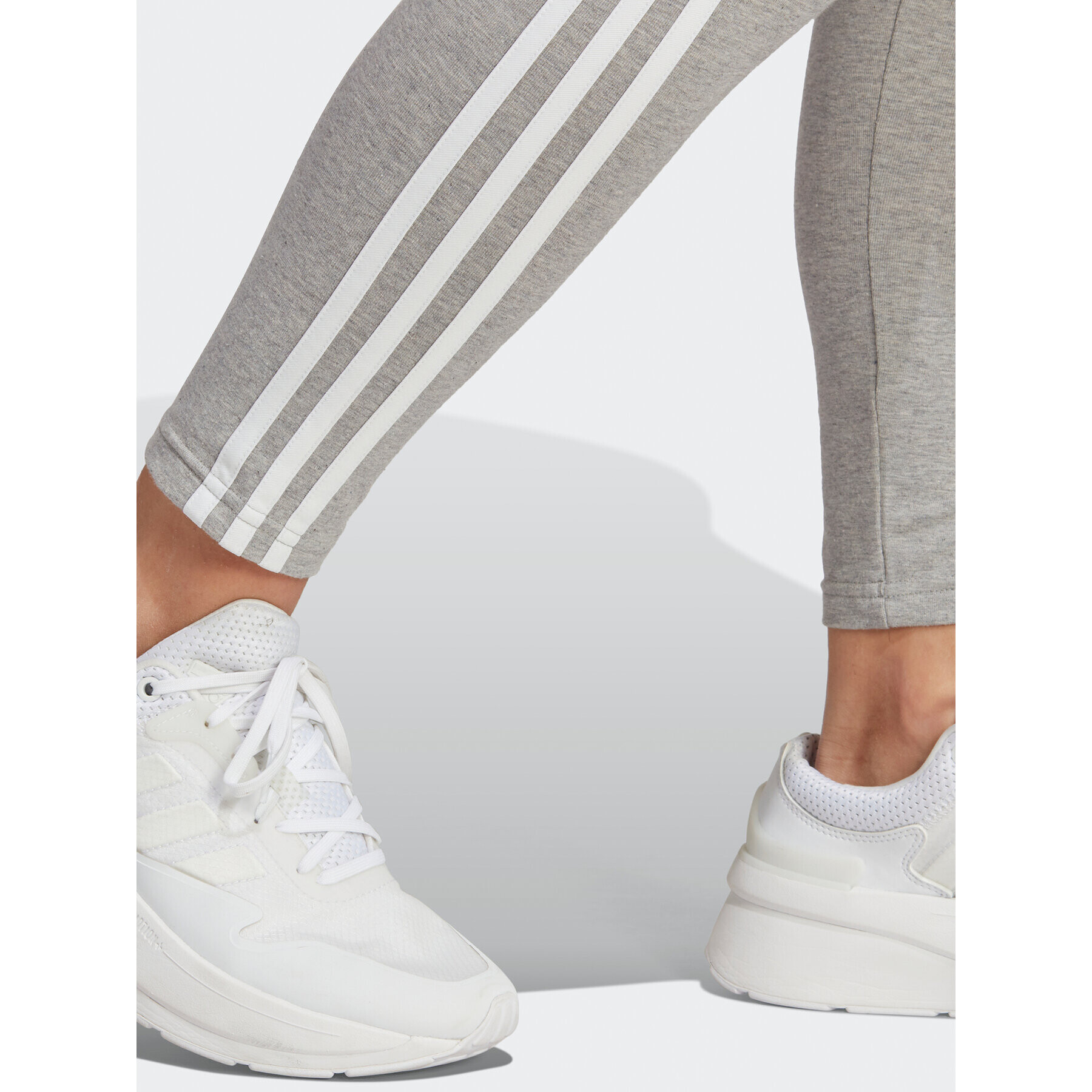 adidas Legíny Essentials 3-Stripes High-Waisted Single Jersey Leggings IC7152 Sivá - Pepit.sk