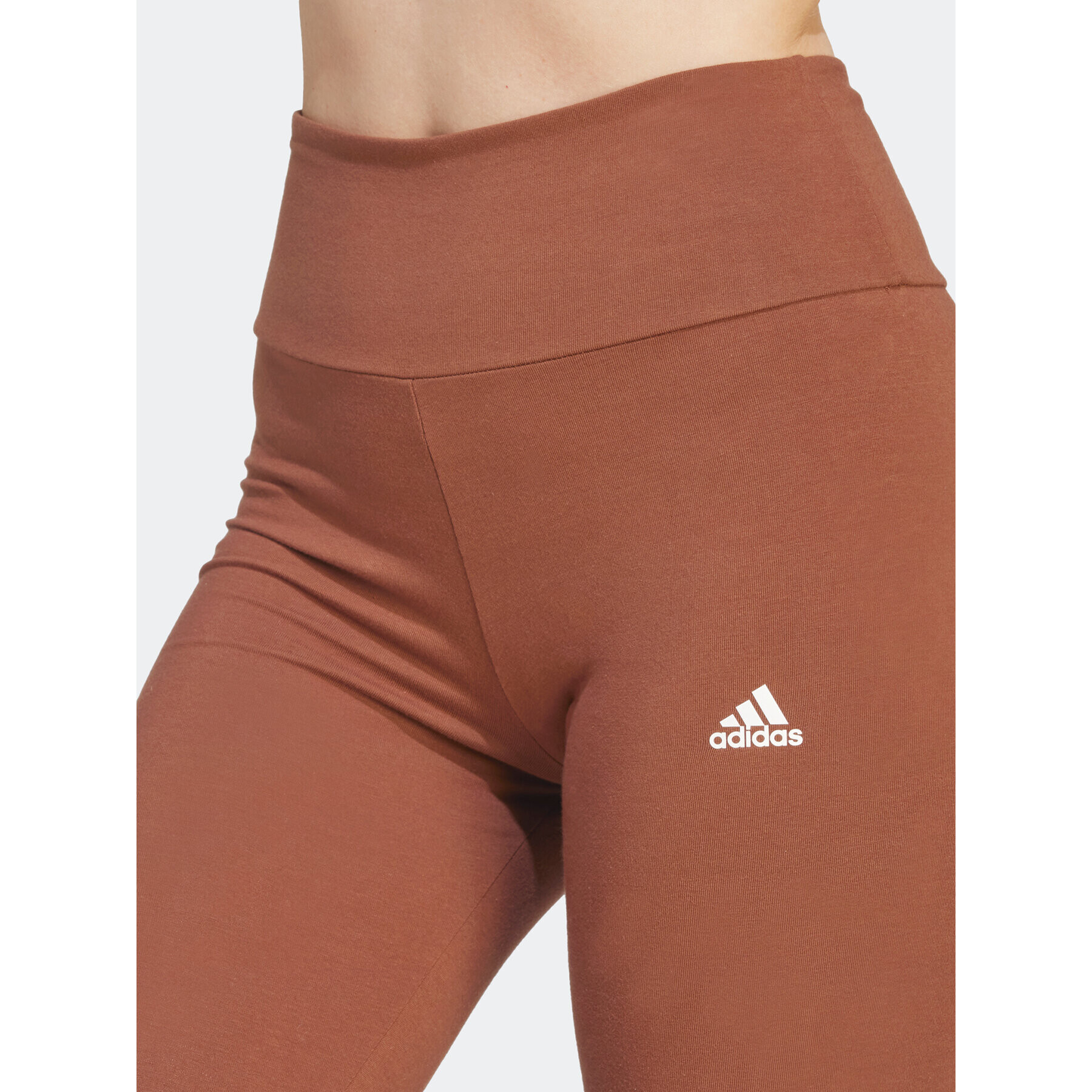 adidas Legíny ESSENTIALS HIGH-WAISTED LOGO IM2858 Hnedá Tight Fit - Pepit.sk